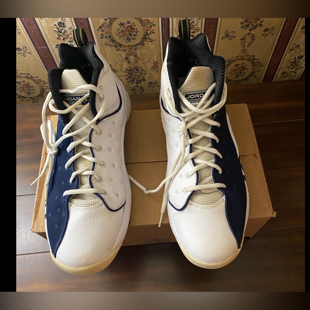 Jordan Jumpman 2 Sneakers. - Picture 5 of 9